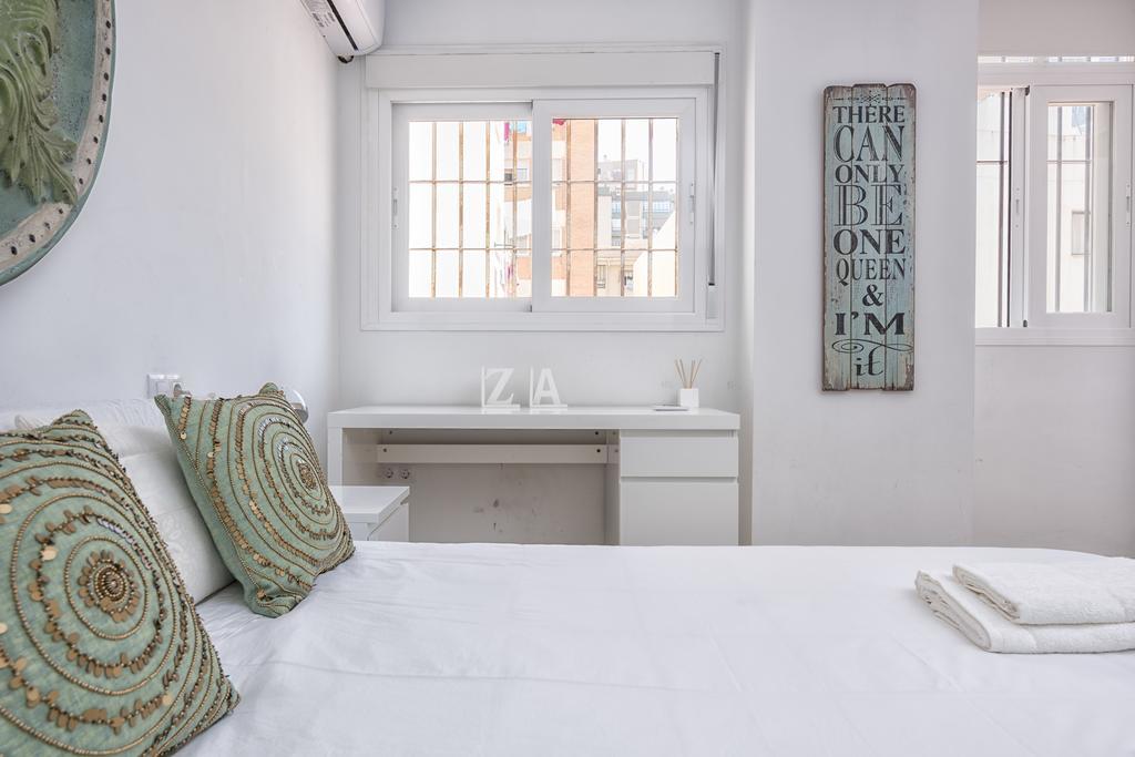 Cervantes Apartment In Malaga By Solaga Holiday Homes Экстерьер фото